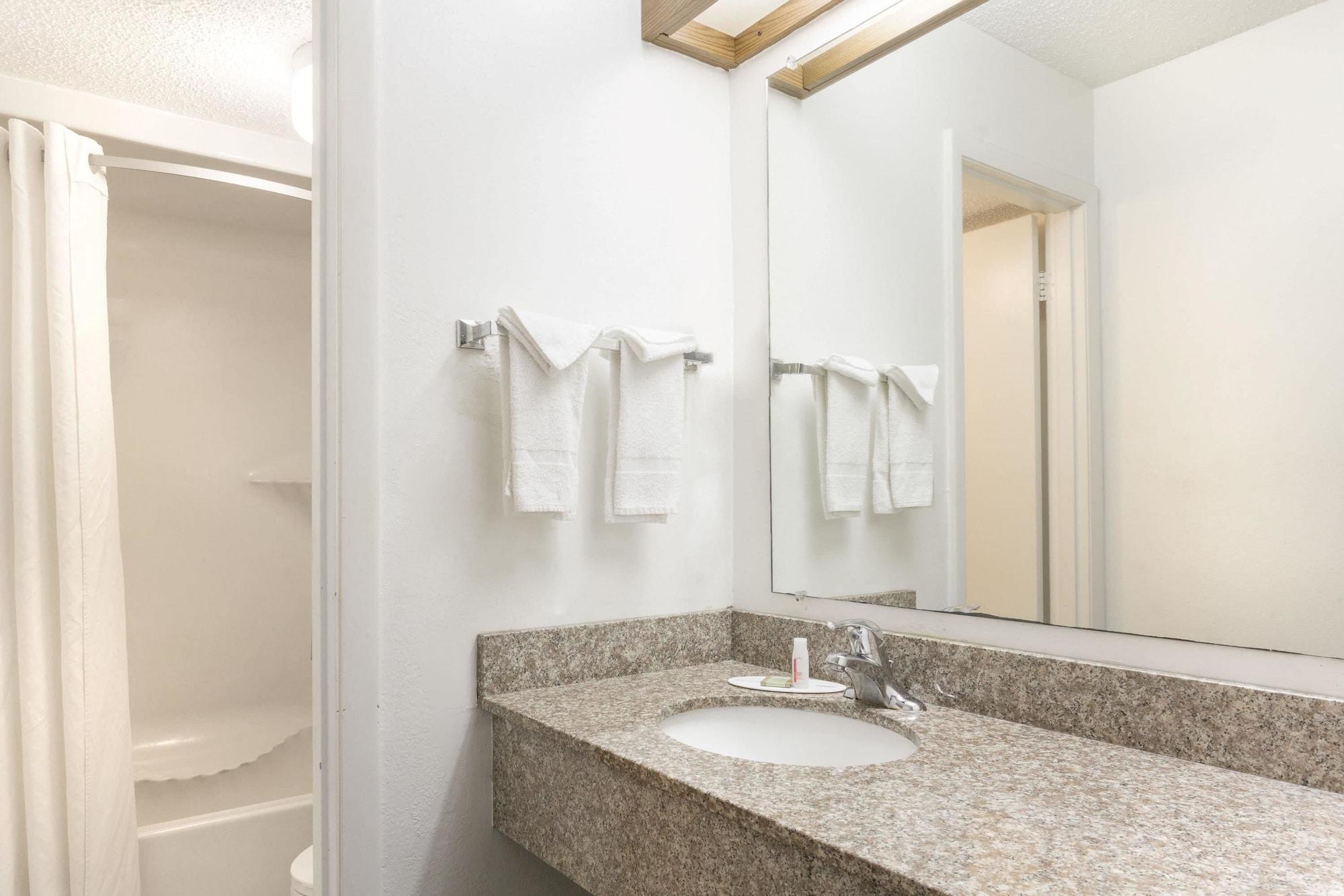 Super 8 By Wyndham Riviera Beach West Palm Beach Exterior photo