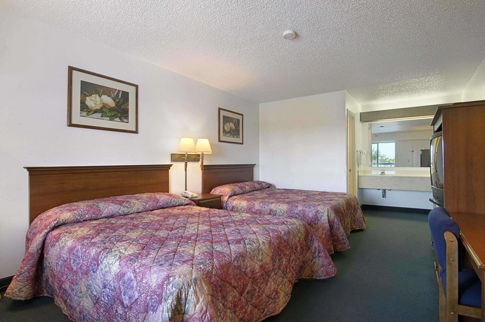 Super 8 By Wyndham Riviera Beach West Palm Beach Exterior photo