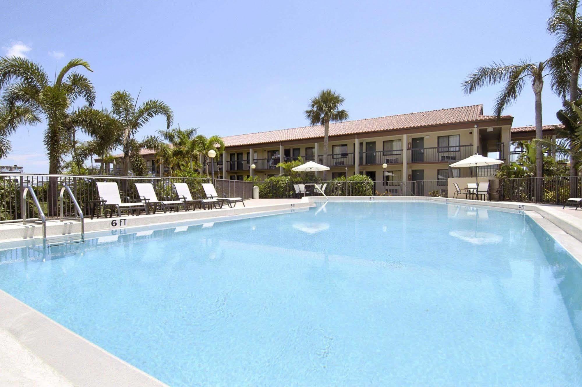 Super 8 By Wyndham Riviera Beach West Palm Beach Exterior photo
