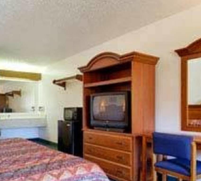 Super 8 By Wyndham Riviera Beach West Palm Beach Exterior photo